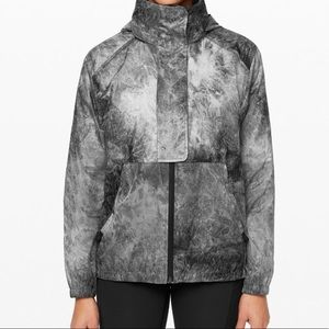 Lululemon “terrain shell” rainjacket/windbreaker